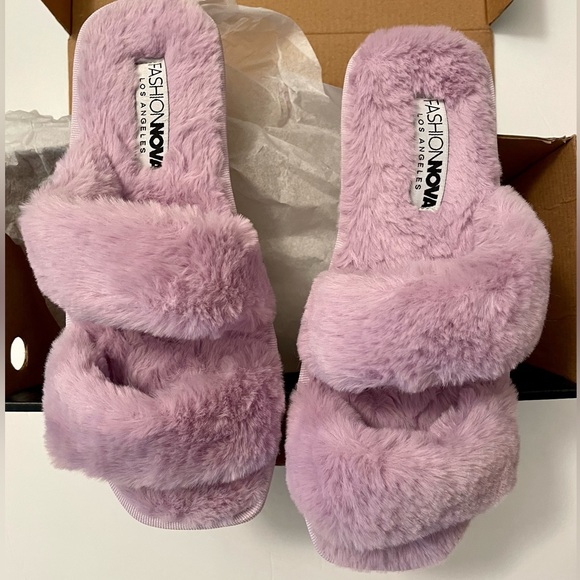FASHION NOVA Warm and Fuzzy Slides - Picture 7 of 9